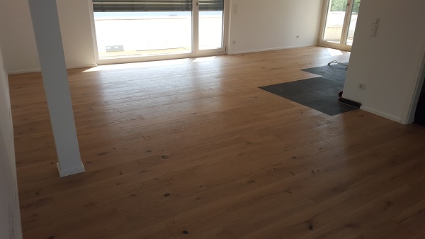 2 Mehrfamilien Häuser mit jeweils 6 Wohneinheiten Eiche rustikale Landhausdiele weiß geölt