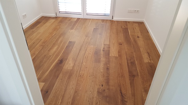 2 Mehrfamilien Häuser mit jeweils 6 Wohneinheiten Eiche Kulm XXL 2 Schichtparkett geölt