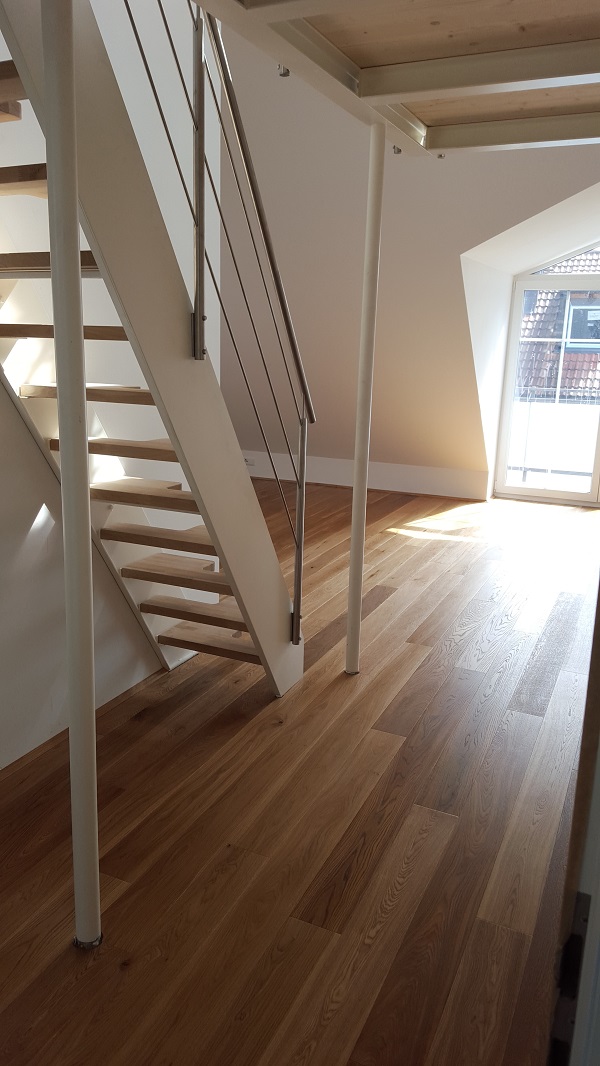 2 Mehrfamilien Häuser mit jeweils 6 Wohneinheiten mit Gallerie Eiche Classic Landhausdiele 4 Fach angefast geölt