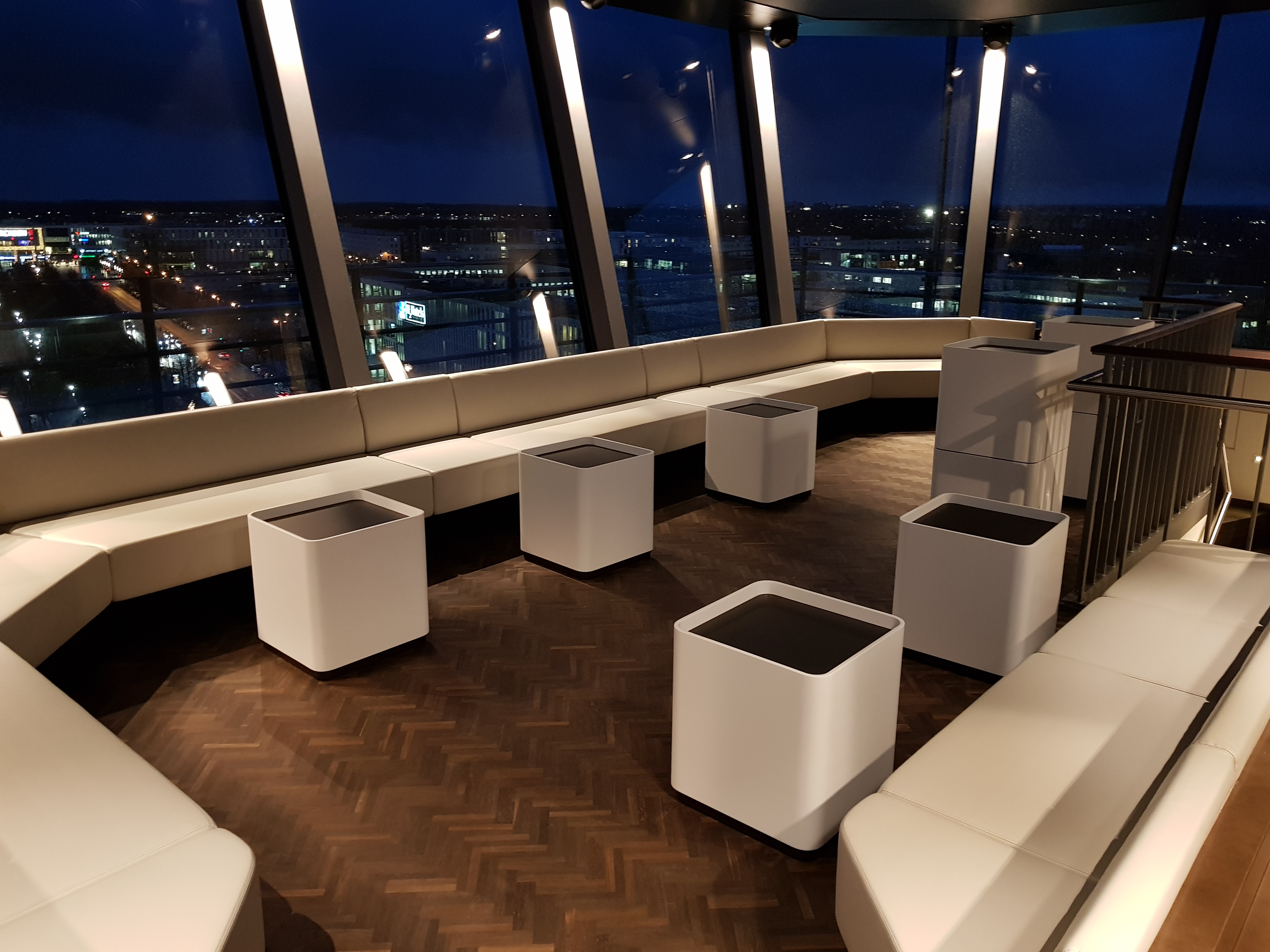 Doppelfischgrät Mosaikparkett Räuchereiche geölt und lackiert