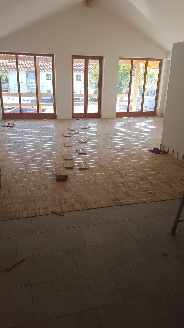 Neubau mit 7 Büro Zimmer Eiche 22mm Industrieparkett verlegt, geschliffen, geölt