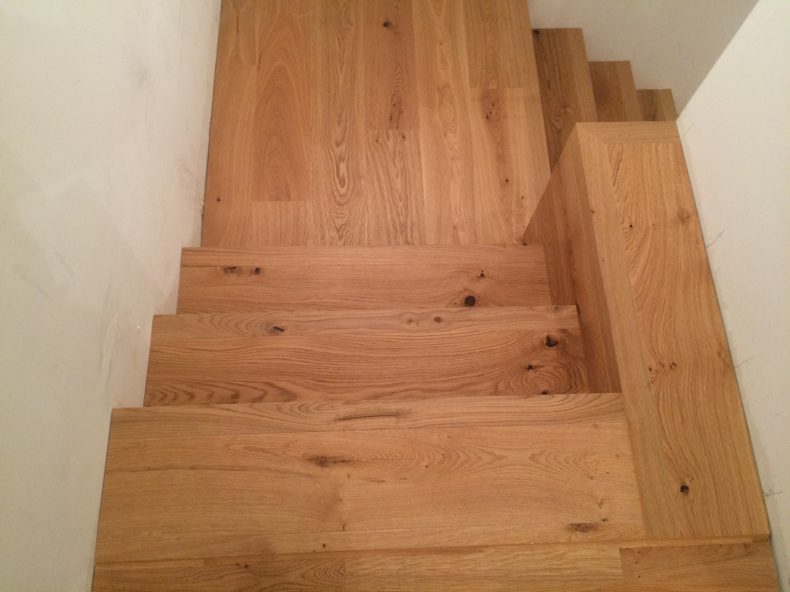 Podest anfertigen und Genaues anpassen an das verlegte Parkett