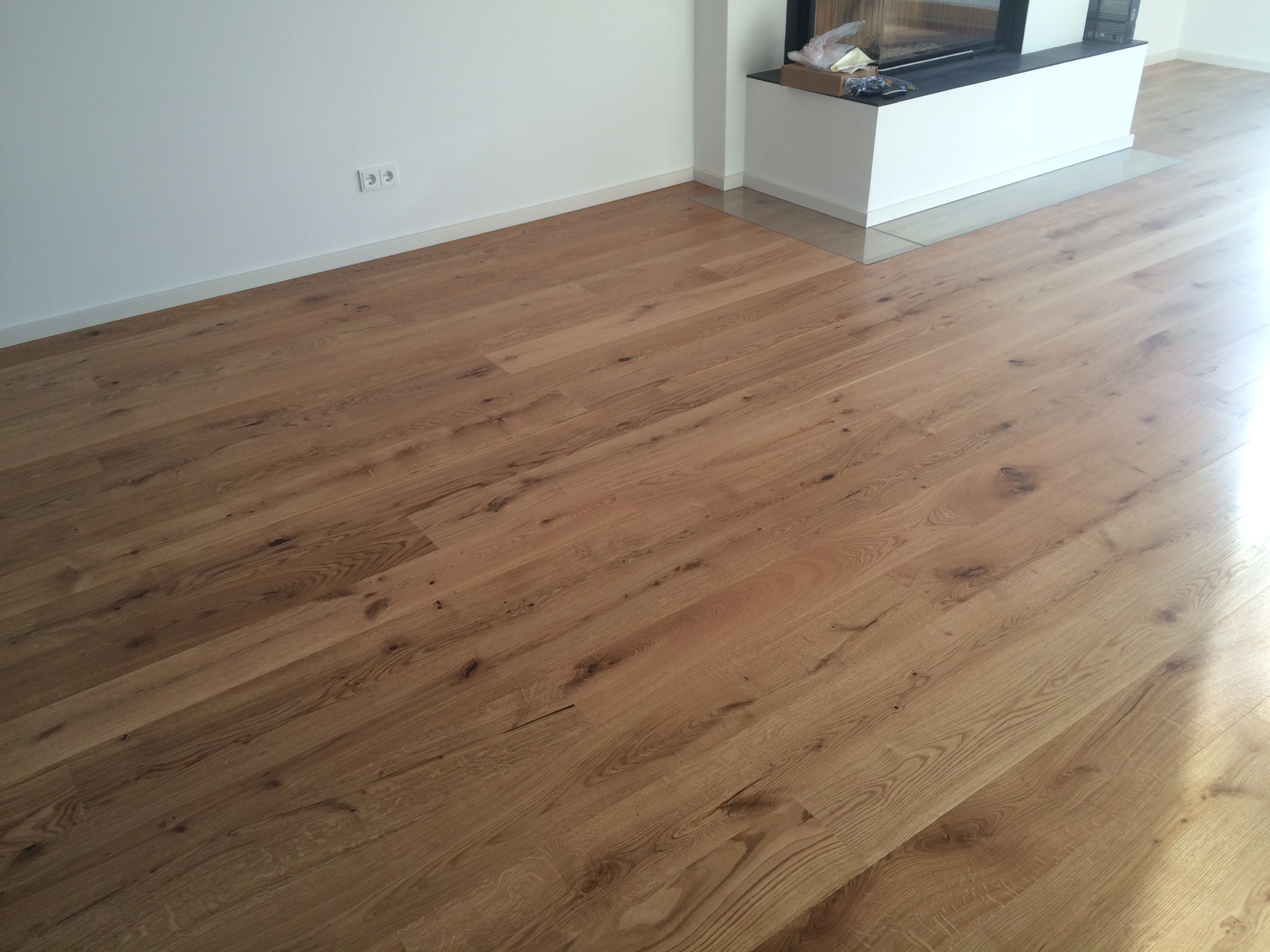 Eiche rustikal Landhausdiele
geölt mit Glaseinfassung