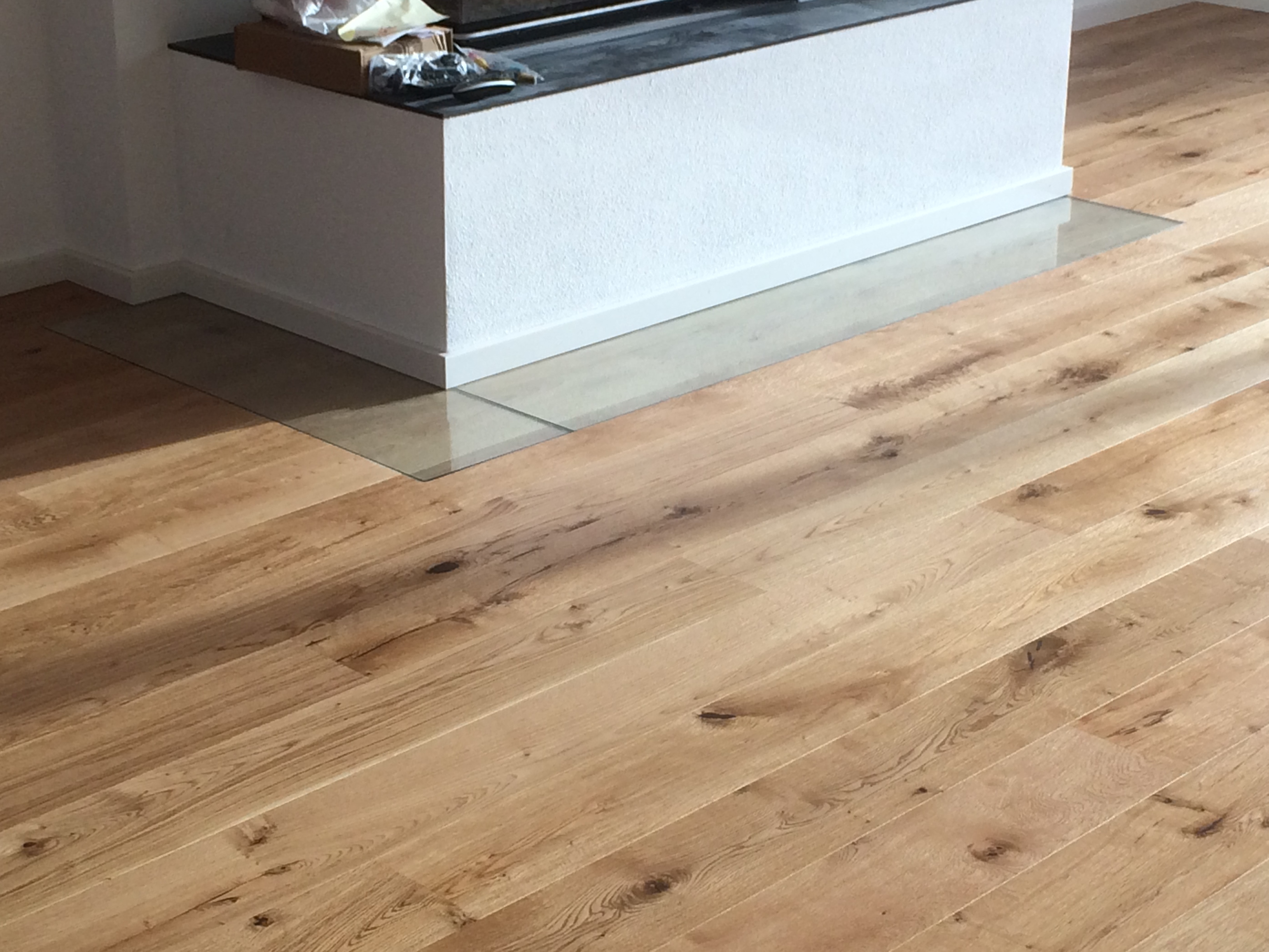 Eiche rustikal Landhausdiele
geölt mit Glaseinfassung